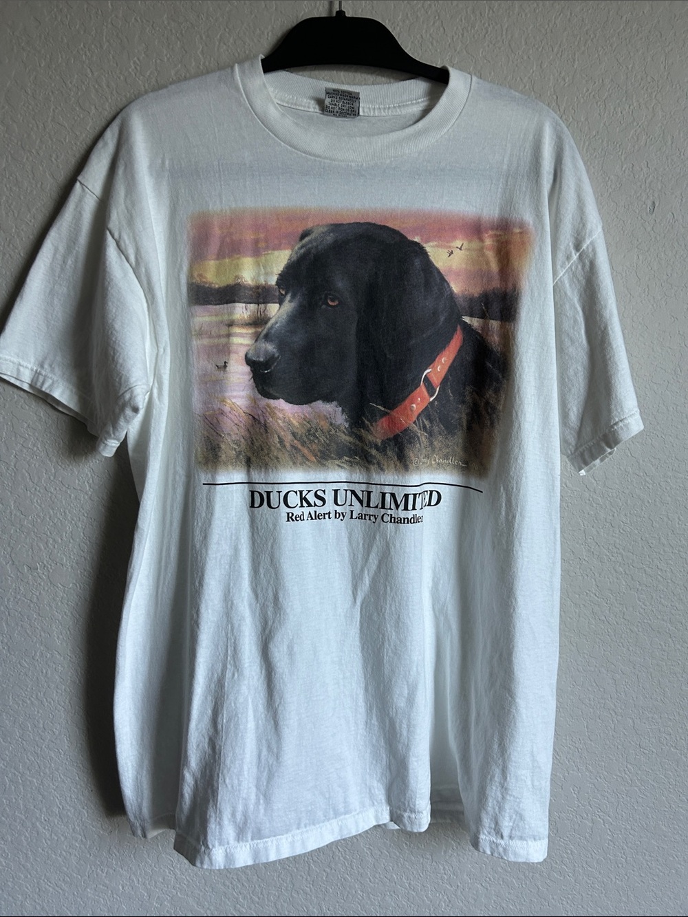Ducks Unlimited Black Lab with red collar Graphic Tee - White